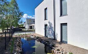 Lake&City - Komfortowe pokoje blisko Majaland, jeziora, lasu oraz serca Trójmiasta